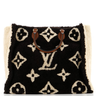Louis Vuitton OnTheGo Tote Monogram Giant Teddy Fleece GM