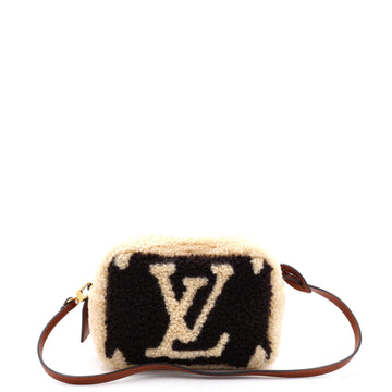 Louis Vuitton Beach Pouch Monogram Giant Teddy Fleece