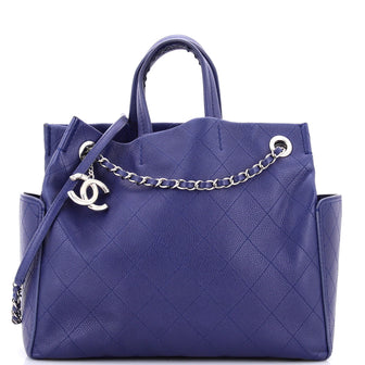 Chanel CC Pocket Tote Quilted Caviar Medium