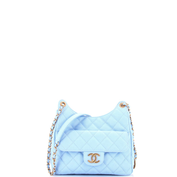 CHANEL ブルーキルティングバッグ Chanel Wavy CC Hobo Quilted Caviar Medium Blue 4190809