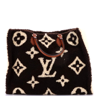 Louis Vuitton OnTheGo Tote Monogram Giant Teddy Fleece GM