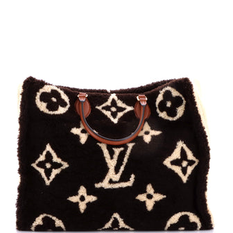 Louis Vuitton OnTheGo Tote Monogram Giant Teddy Fleece GM