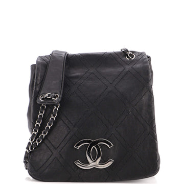 Chanel Diamond Stitch Messenger Quilted Calfskin Medium