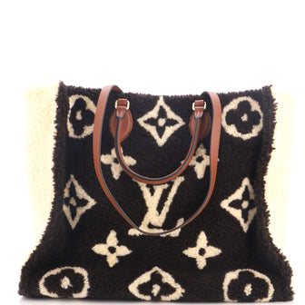 Louis Vuitton OnTheGo Tote Monogram Giant Teddy Fleece GM