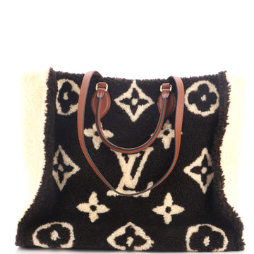 Louis Vuitton OnTheGo Tote Monogram Giant Teddy Fleece GM