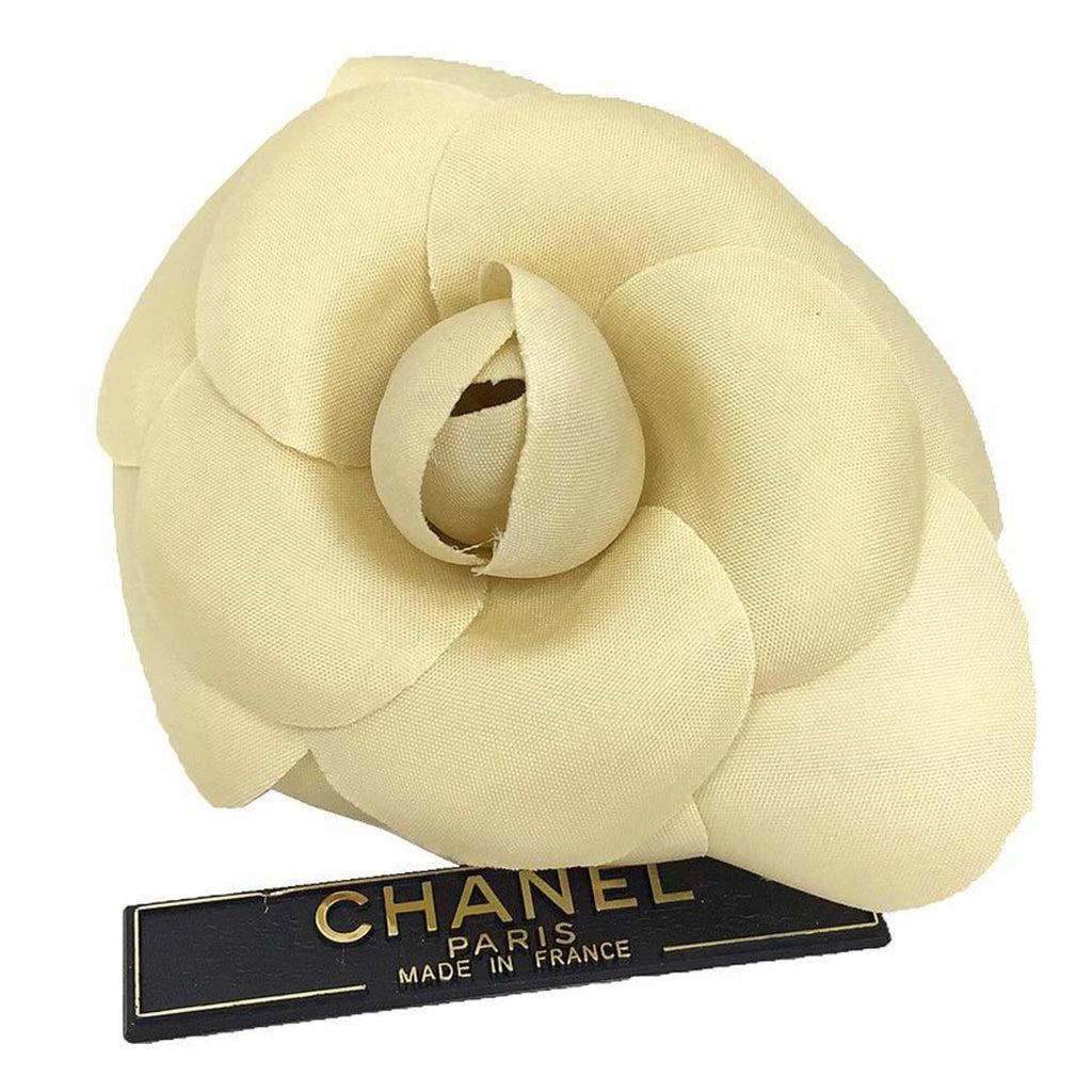 CHANEL アイボリーフラワーブローチ Chanel Camellia Brooch Beige Ivory 144100827