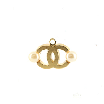 Chanel Vintage CC Pendant Pendant & Charms Metal with Faux Pearls