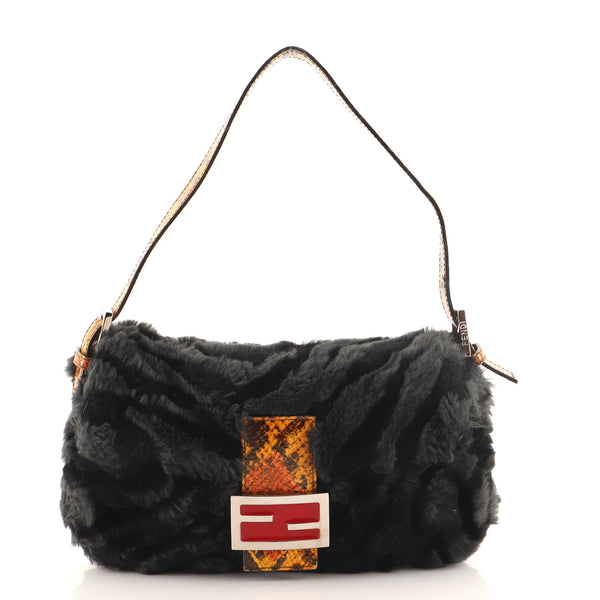 【FENDI】ブラックカラーアストラカンFUR&レザーバケットBAG30㎝美品 Fendi Baguette Bag Fur Black 1240491