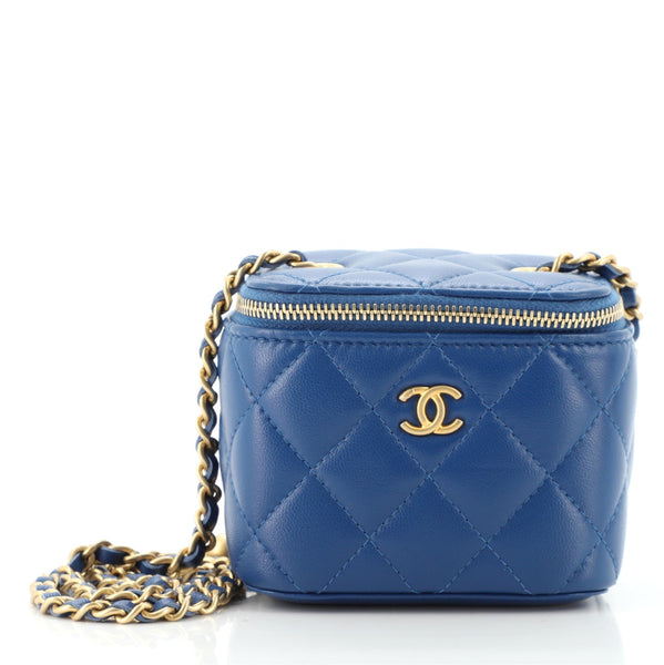 CHANEL ブルー ケース Chanel Pearl Crush Vanity Case with Chain Quilted Lambskin Mini