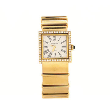 Chanel Mademoiselle Quartz Watch Yellow Gold with Diamond Bezel 23