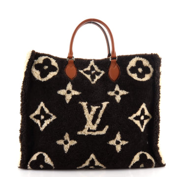 Louis Vuitton OnTheGo Tote Monogram Giant Teddy Fleece GM