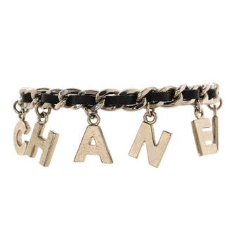 Chanel Silber Logo Charm Armband Metall ref.250350 - Joli Closet