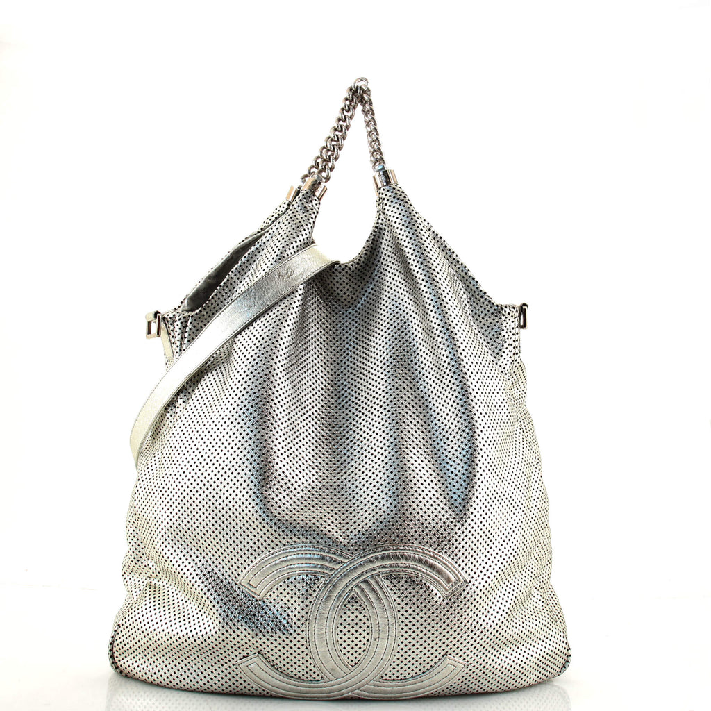 Metallic silver leather 'Rodeo drive' hobo bag, Chanel: Handbags and  Accessories, 2020