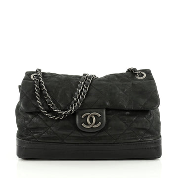 Chanel VIP Flap Bag Quilted Iridescent Calfskin black