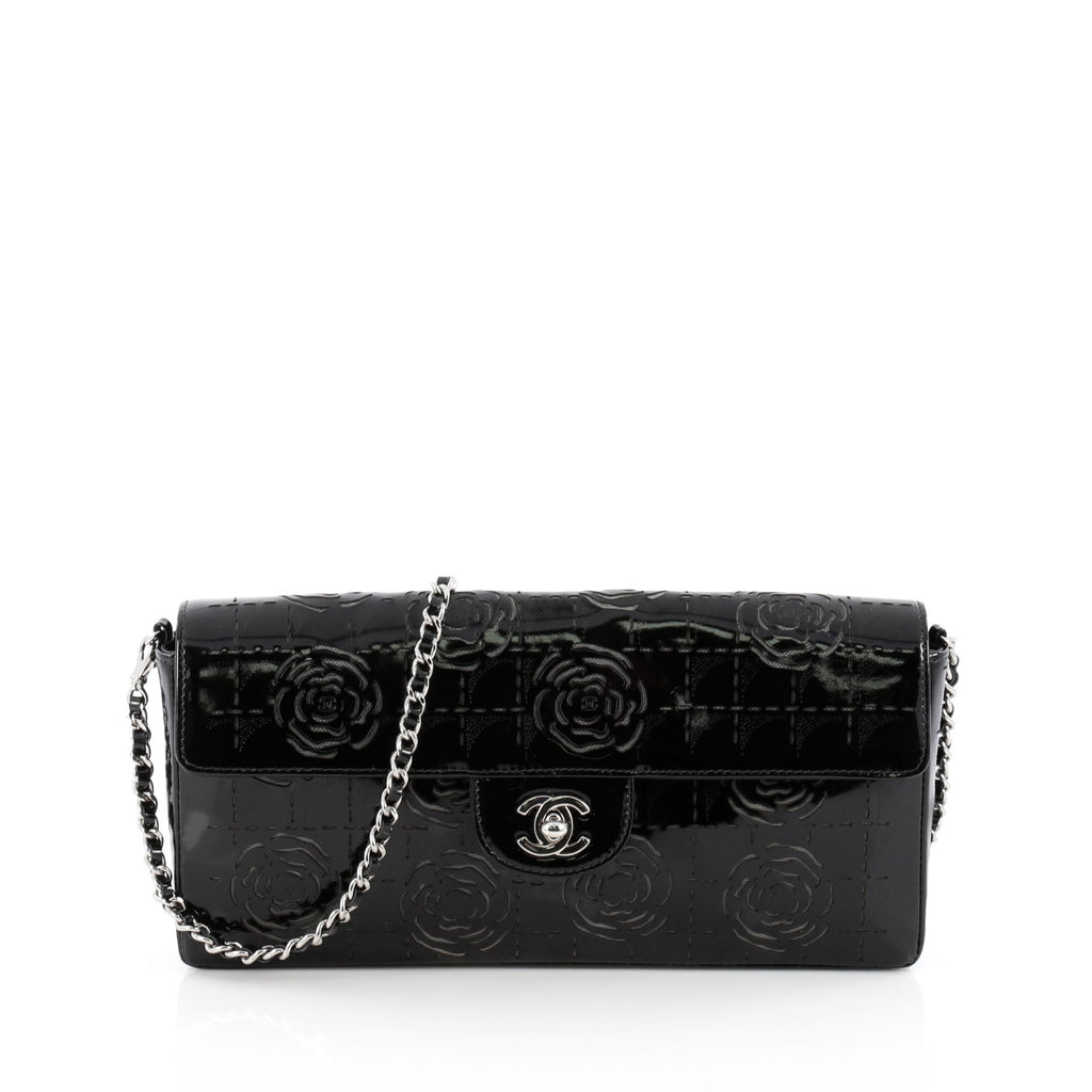 Chanel clutch, Egg shell, CC and Camellia logo Eggshell Leather ref.577737  - Joli Closet