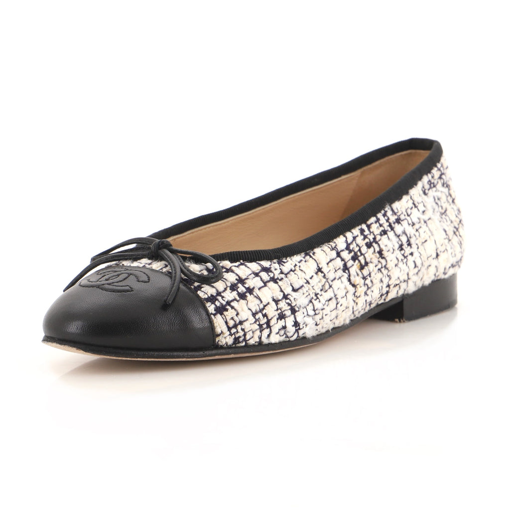 Chanel Grey Tweed And Leather Cap Toe CC Bow Ballet Flats Size 38 Chanel