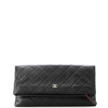 Chanel Beauty CC Clutch Quilted Caviar