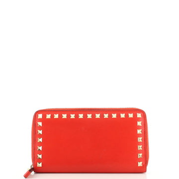 Valentino Garavani Rockstud Zip Around Wallet Leather