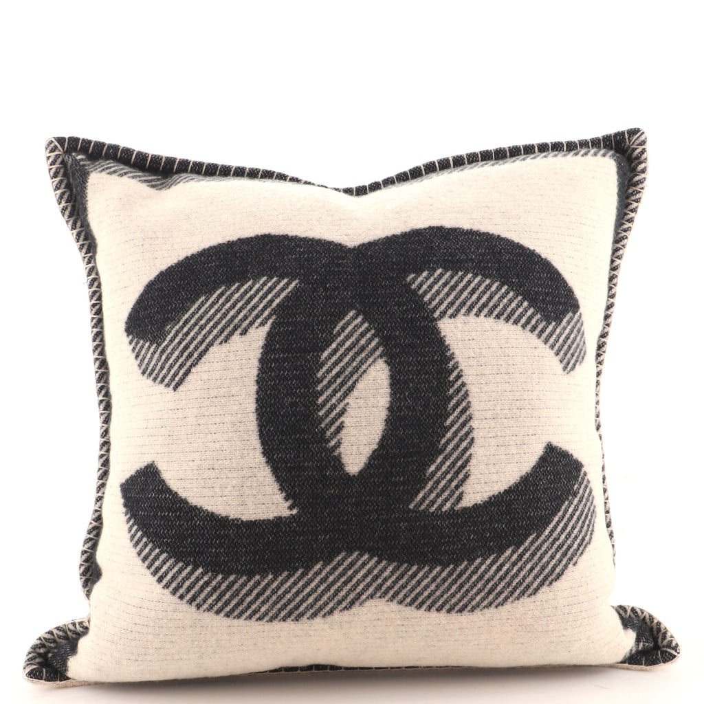 Chanel CC Pillow Wool and Cashmere Black 1815661