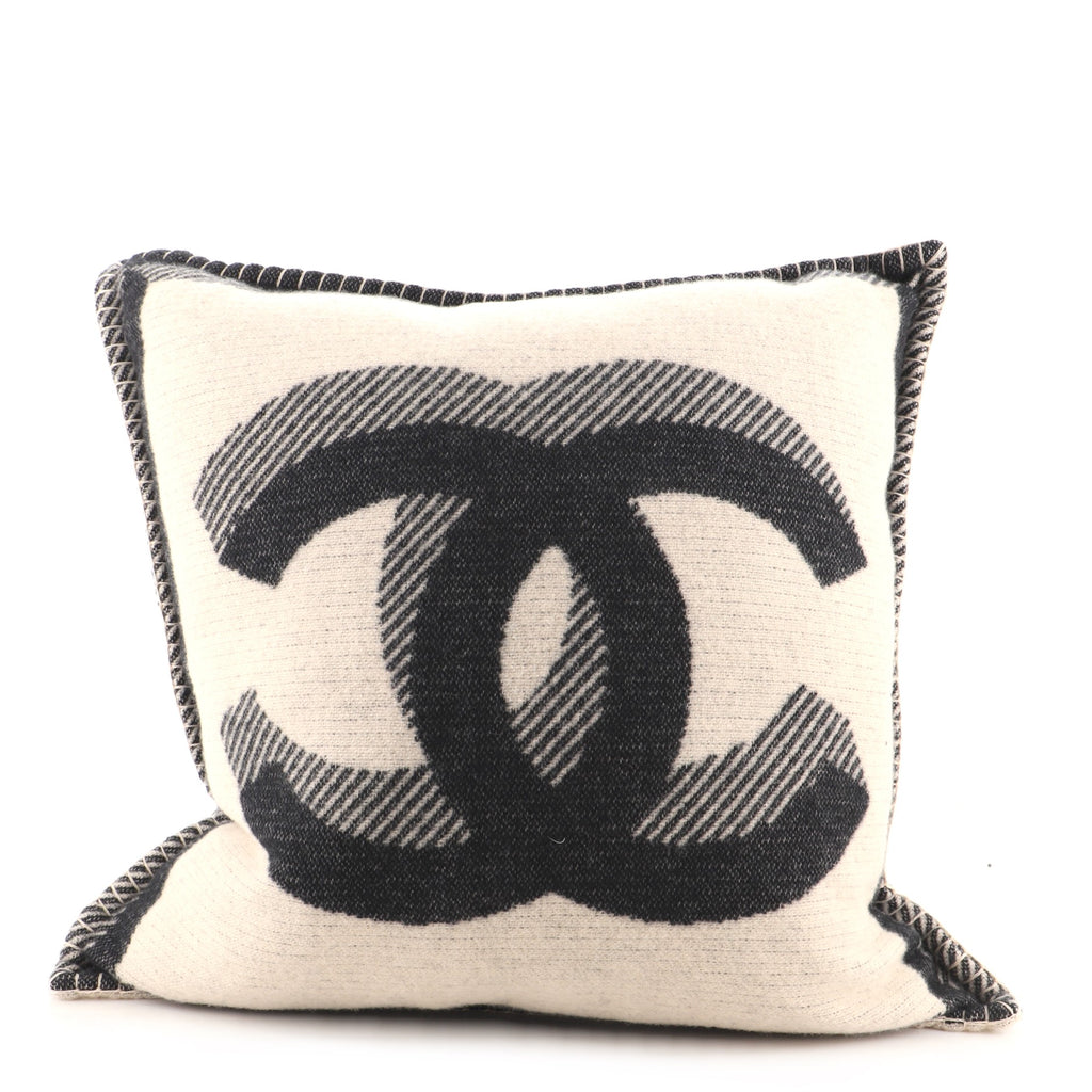 Chanel CC Pillow Wool and Cashmere Black 1816952