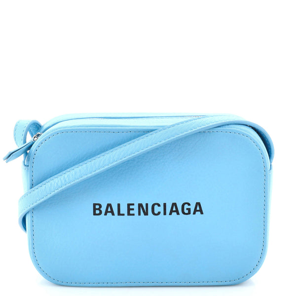 シ*こ様 BALENCIAGA ボディバッグ 水色 Balenciaga Everyday Camera Bag Leather XS Blue 1843111