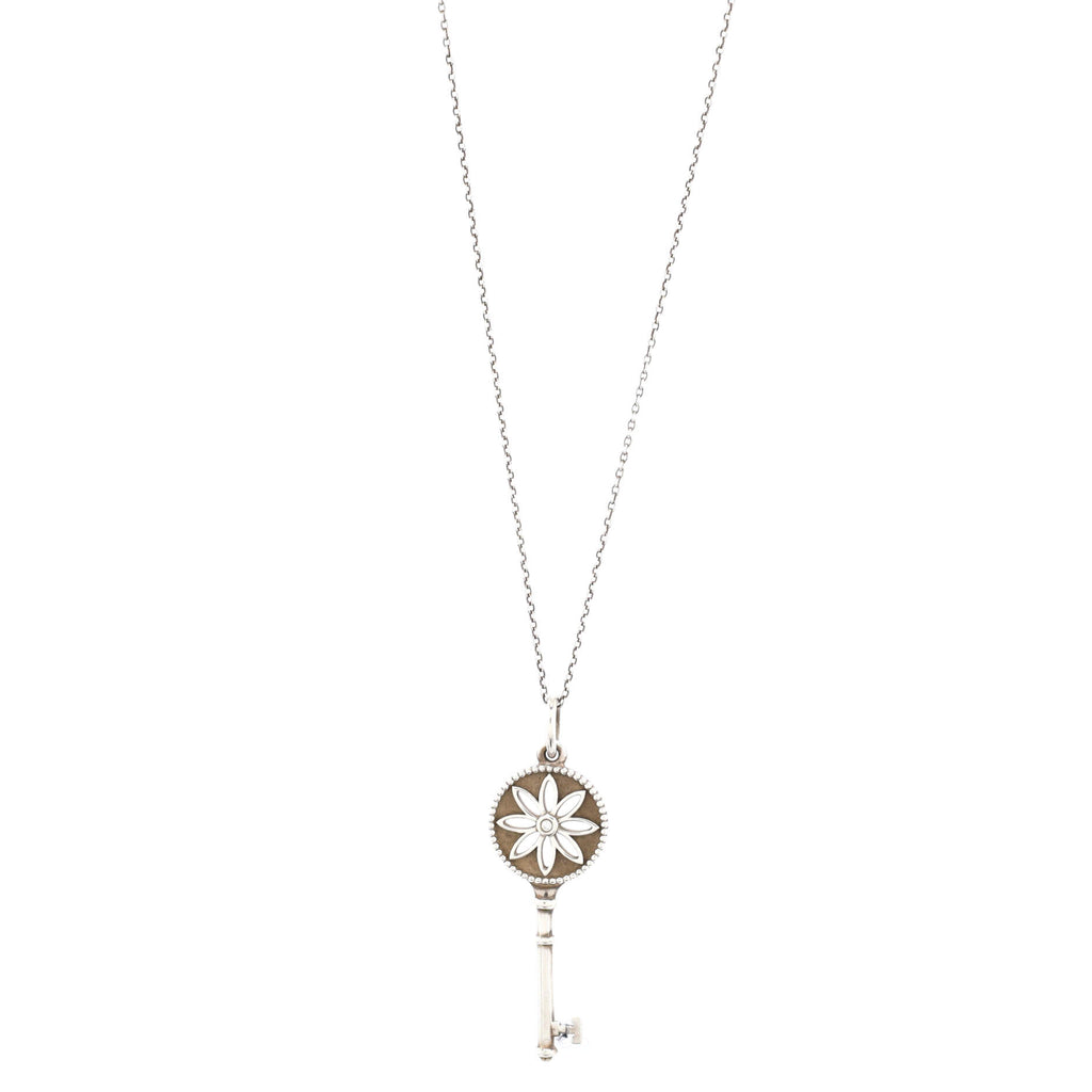 Daisy deals key pendant