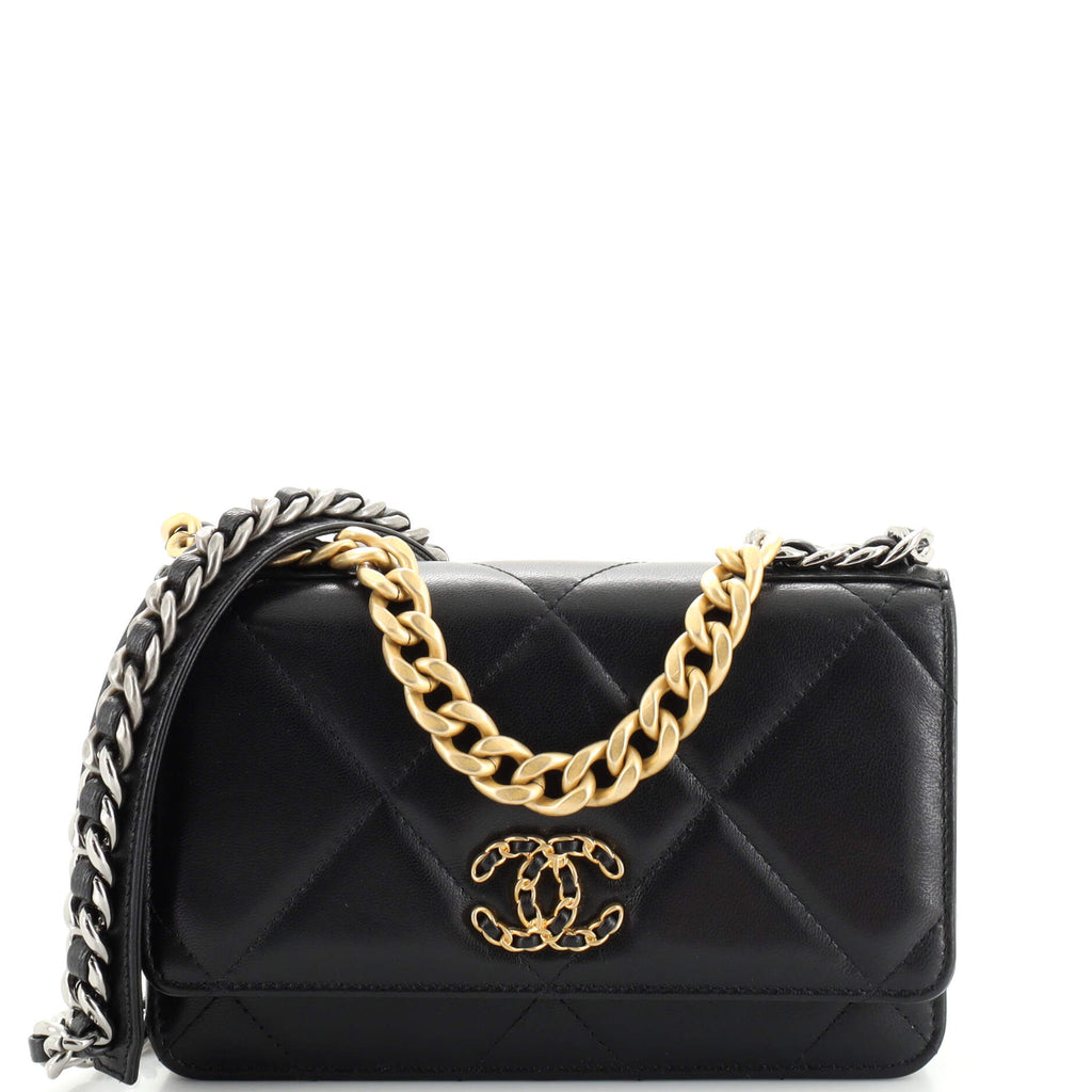 Chanel Wallet on Chain (WOC) 19 shoulder bag in black lambskin quilted  leather For Sale at 1stDibs
