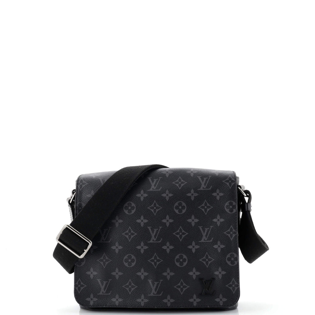 Louis Vuitton District Shoulder bag 369927