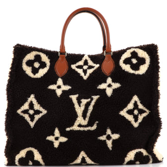 Louis Vuitton OnTheGo Tote Monogram Giant Teddy Fleece GM