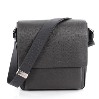  Salvatore Ferragamo Revival Messenger Bag Leather Medium 2102901