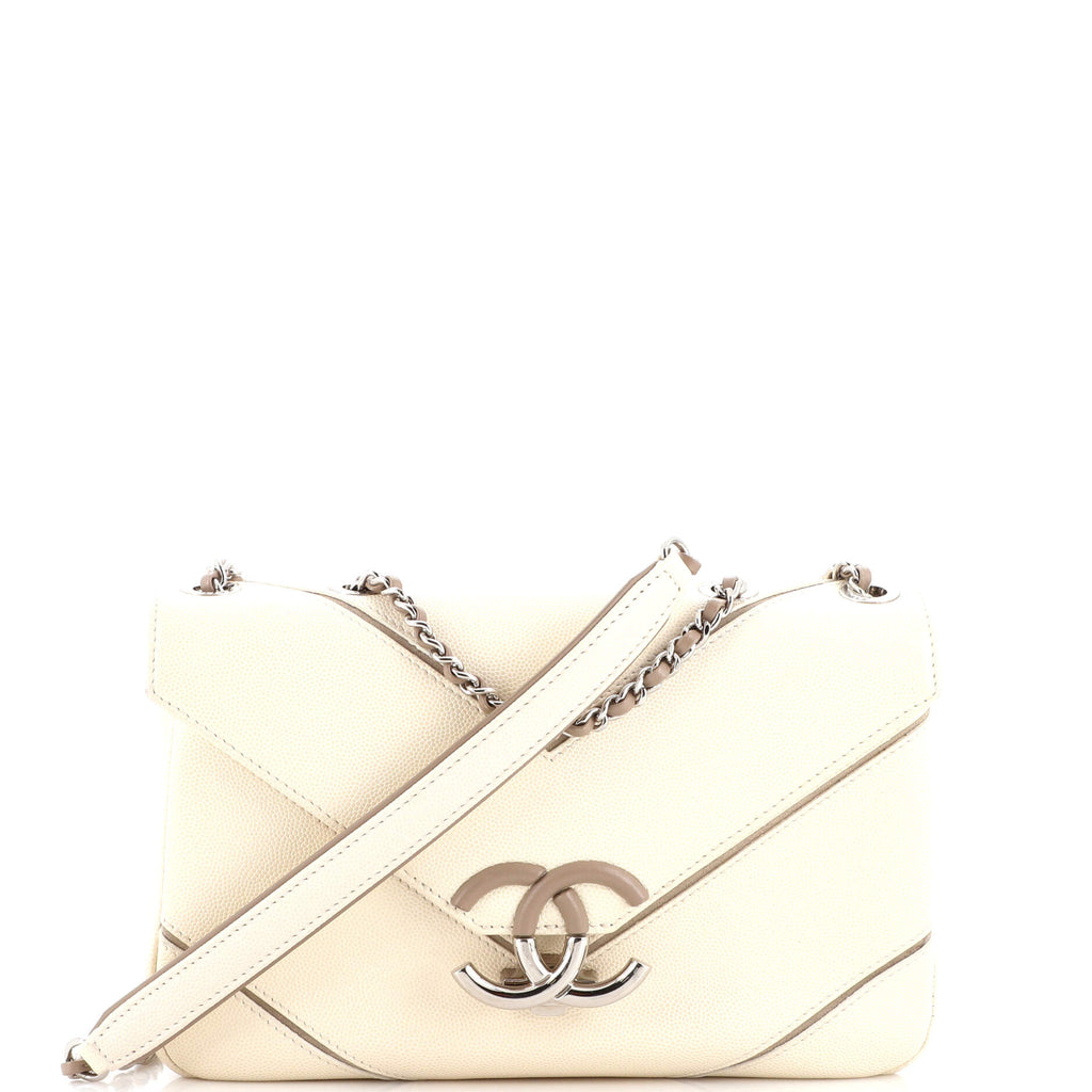 Chanel Macro Chevron Flap Bag, 名牌, 手袋及銀包- Carousell