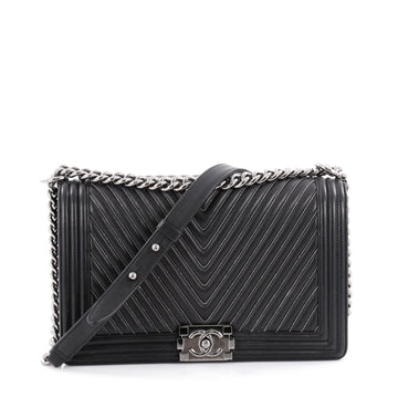Chanel Boy Flap Bag Chevron with Micro Chain Detail New Medium Black
