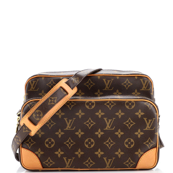 What fits in LOUIS VUITTON NIL MESSENGER