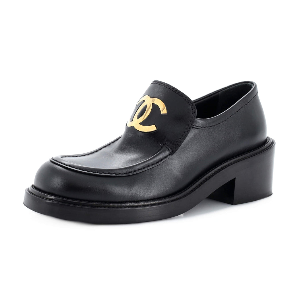 Chanel Black Patent Leather Pearl Heel Loafers - US 9.5 For Sale