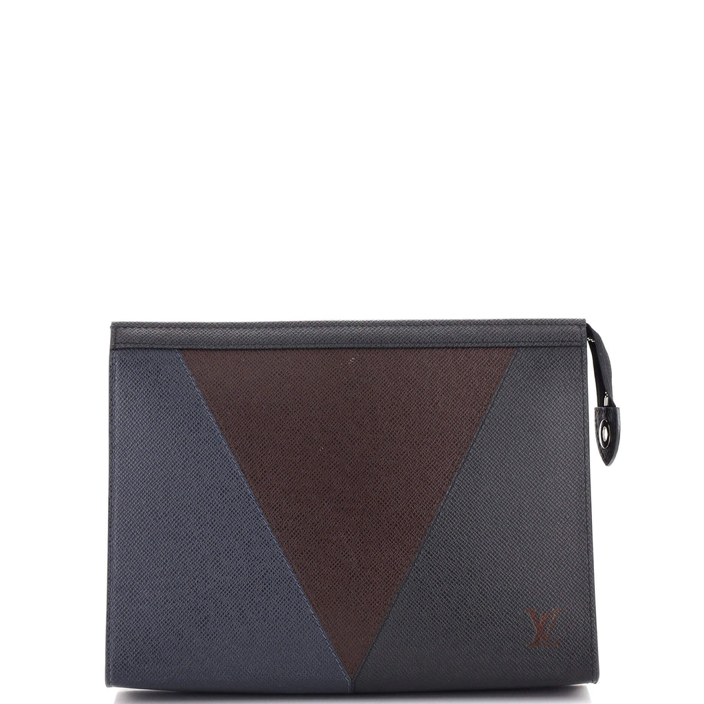 Pochette Voyage Taiga Leather in Black - Small Leather Goods
