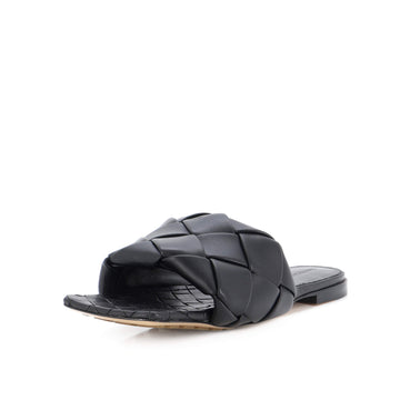 Bottega Veneta Women's Lido Flat Sandals Maxi Intrecciato Leather