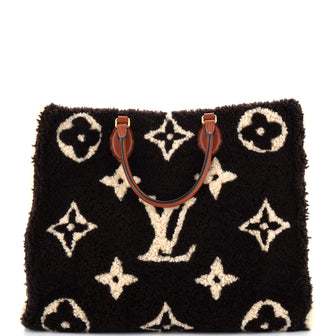 Louis Vuitton OnTheGo Tote Monogram Giant Teddy Fleece GM