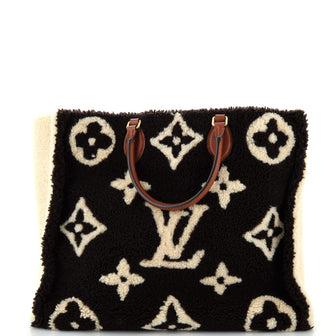 Louis Vuitton OnTheGo Tote Monogram Giant Teddy Fleece GM