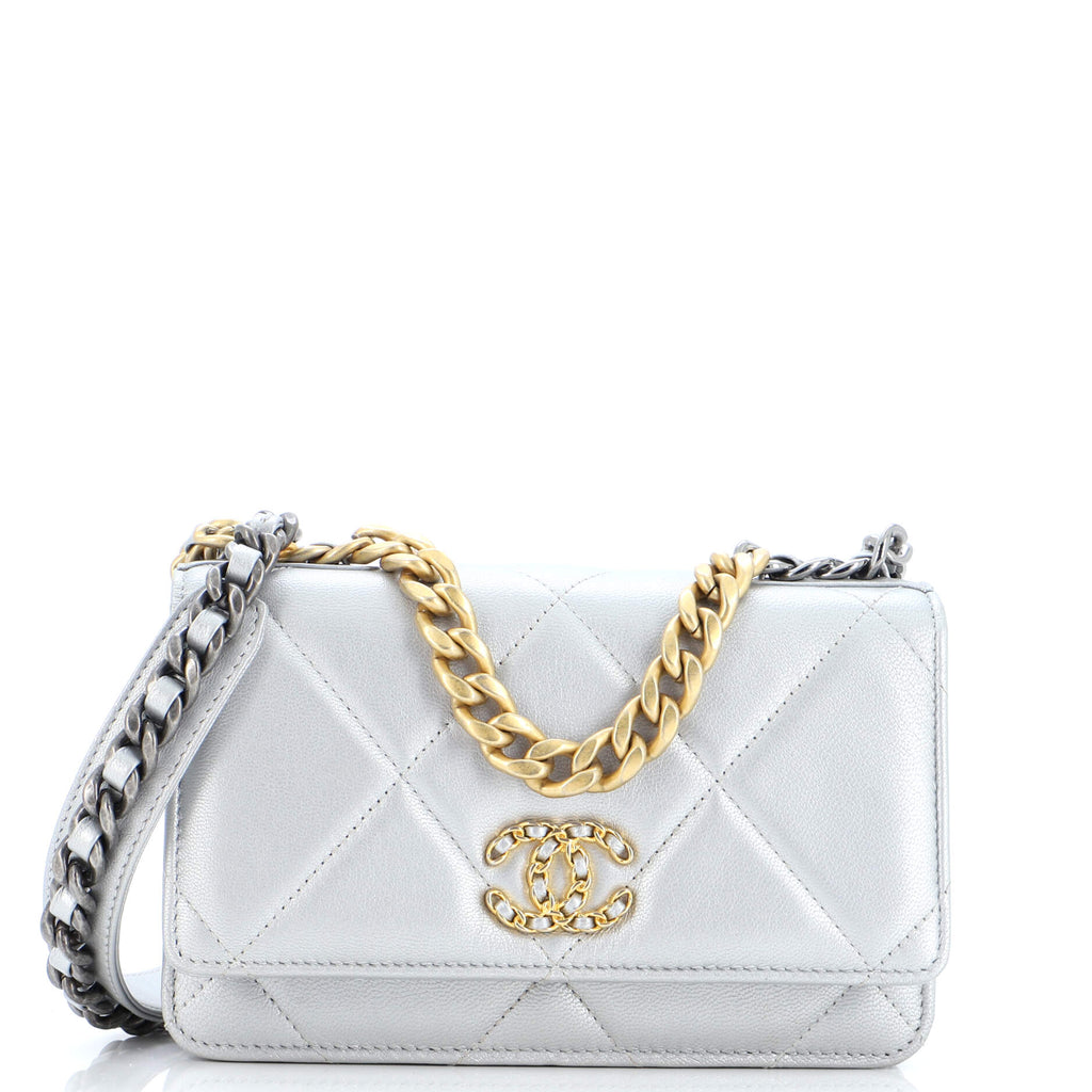 19 Wallet on Chain Quilted Goatskin / metallic