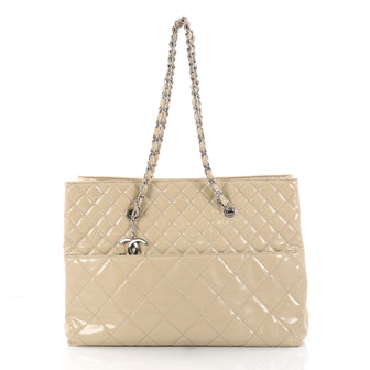 Chanel In The Business Tote Quilted Patent Vinyl Large 2855005
