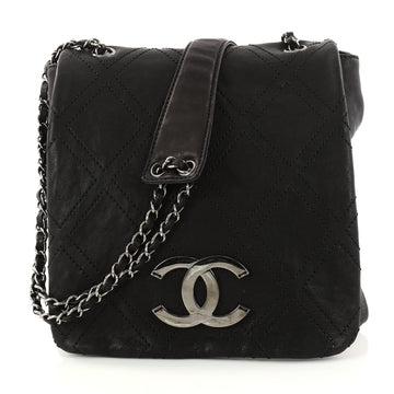 Chanel Diamond Stitch Messenger Quilted Calfskin Medium Black 3113902