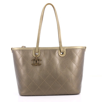 Chanel Fever Tote Quilted Caviar Small Green 3377601