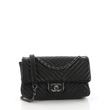 Chanel CC Crossing Flap Bag Chevron Lambskin Small Black 370381