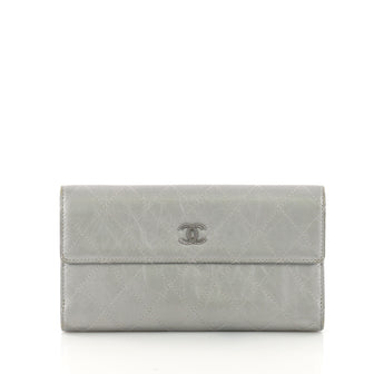 Chanel Model: CC Flap Wallet Quilted Calfskin Long Silver 37118/31