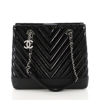 Chanel CC Charm Tote Chevron Patent Medium Black 3844031