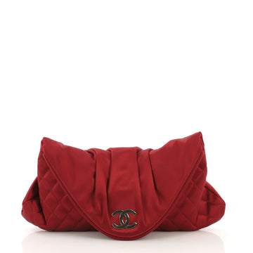 Chanel Model: CC Half Moon Clutch Quilted Satin Large  Red 40568/25