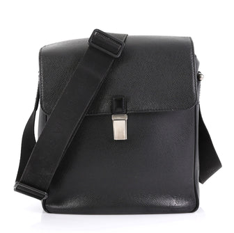 Louis Vuitton Yaranga Messenger Bag Taiga Leather Medium 416926