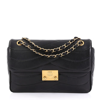 Chanel Model: Pagoda Flap Bag Quilted Lambskin Medium Black 42503/3