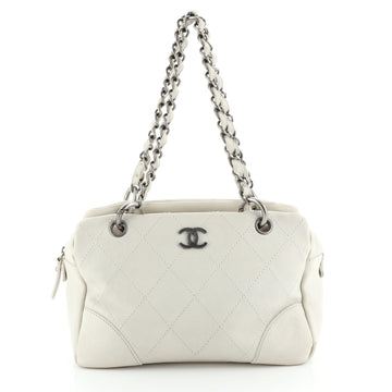 Outdoor Ligne Tote Quilted Caviar Medium