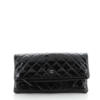 Chanel Beauty CC Clutch Quilted Patent